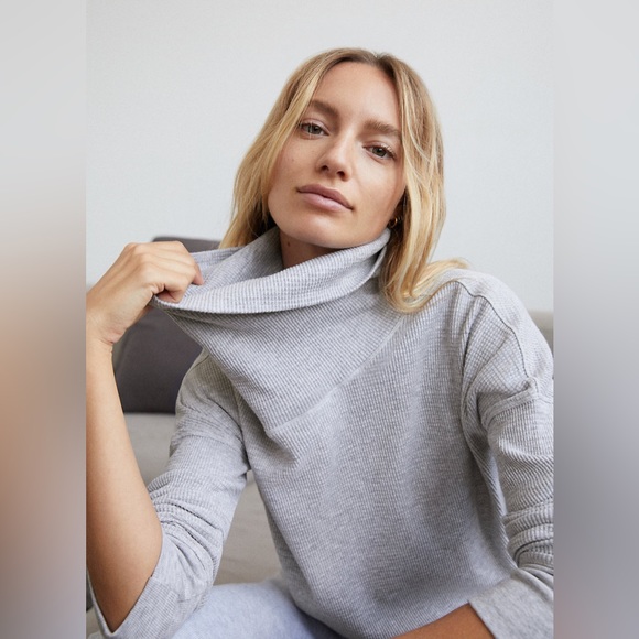 Aritzia Thermal Pullover Sweater Top Cowl Neck Neutral Gray Casual Sz S EUC - Picture 2 of 12